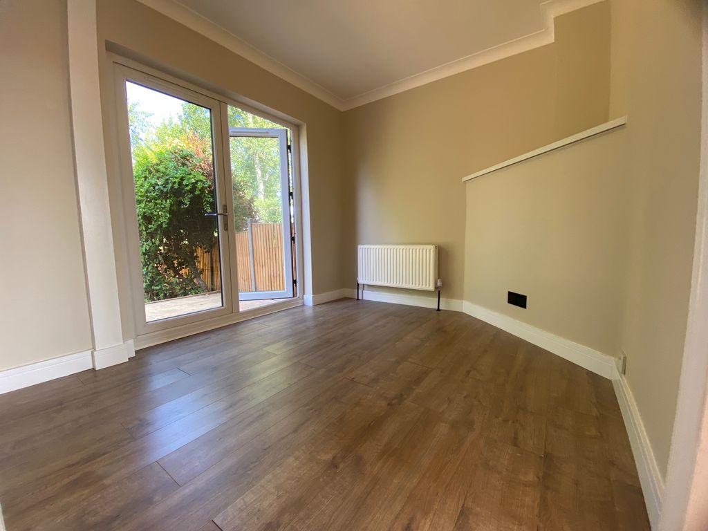 Property photo 3 of 14 Dining Room