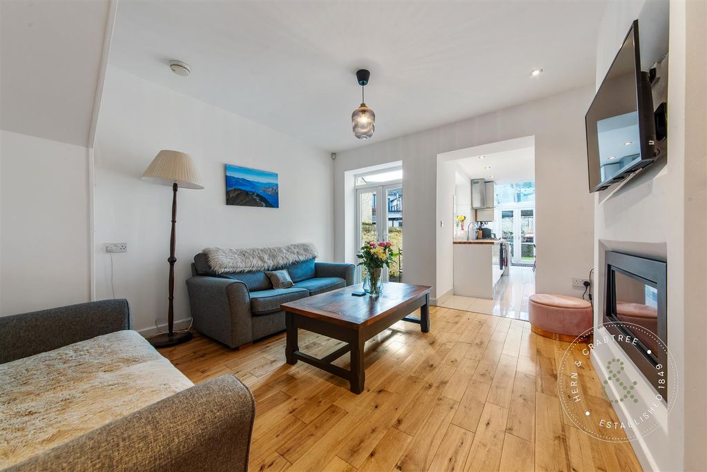 Property photo 3 of 25 Severn-Grove-12.Jpg