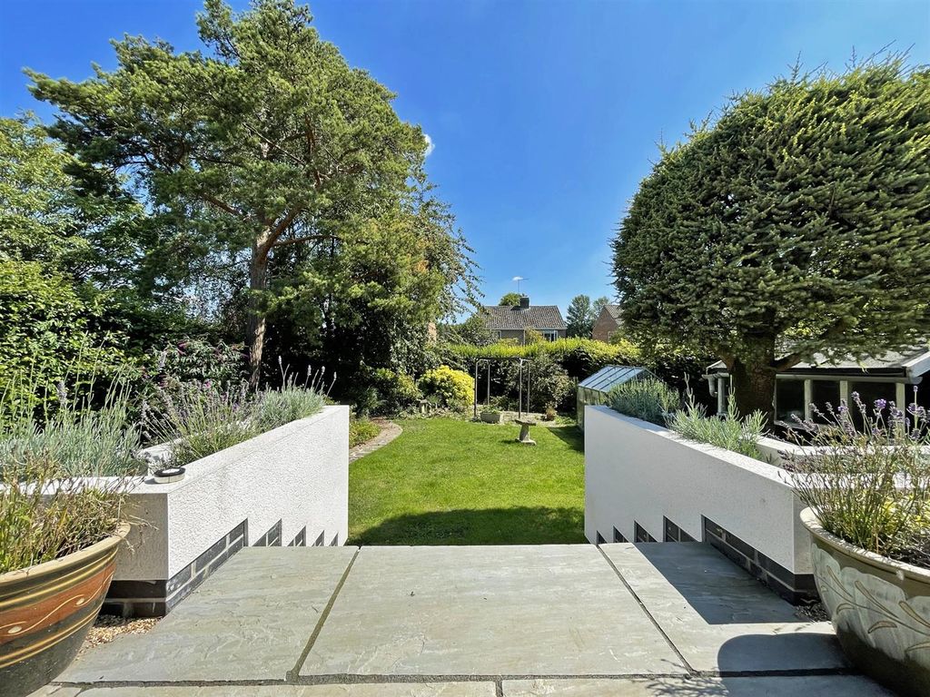 Property photo 3 of 21 Garden