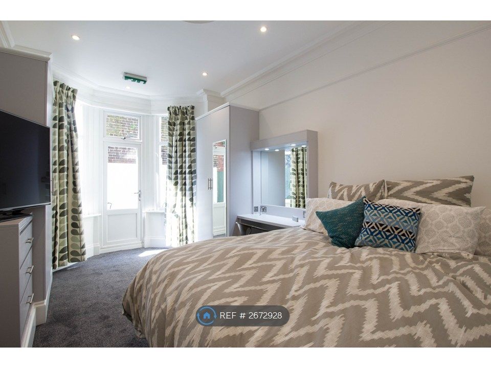 Property photo 1 of 6 Master Bedroom