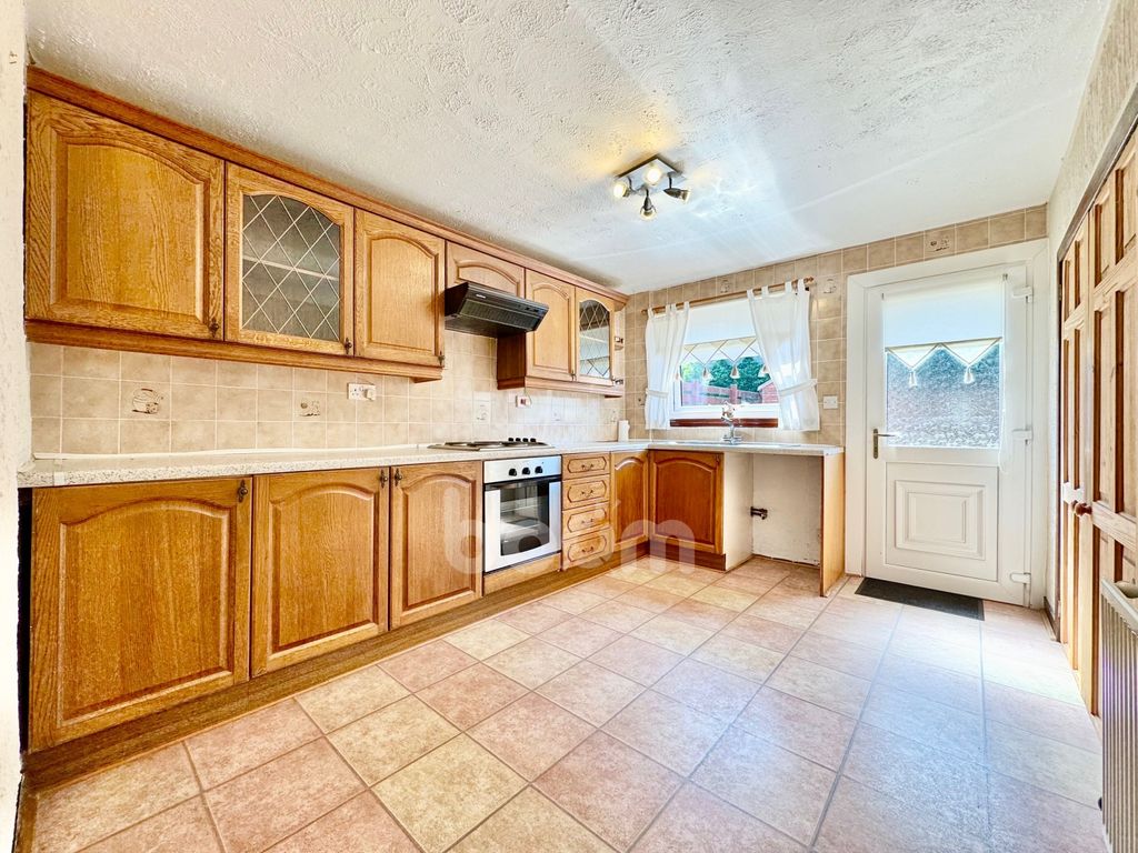 Property photo 3 of 26 Chestnut Avenue, Beith Kitchen Pic