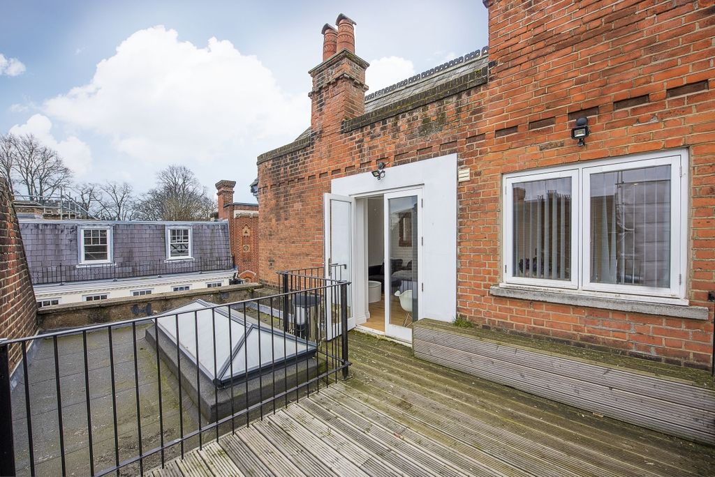 Property photo 3 of 10 George Street