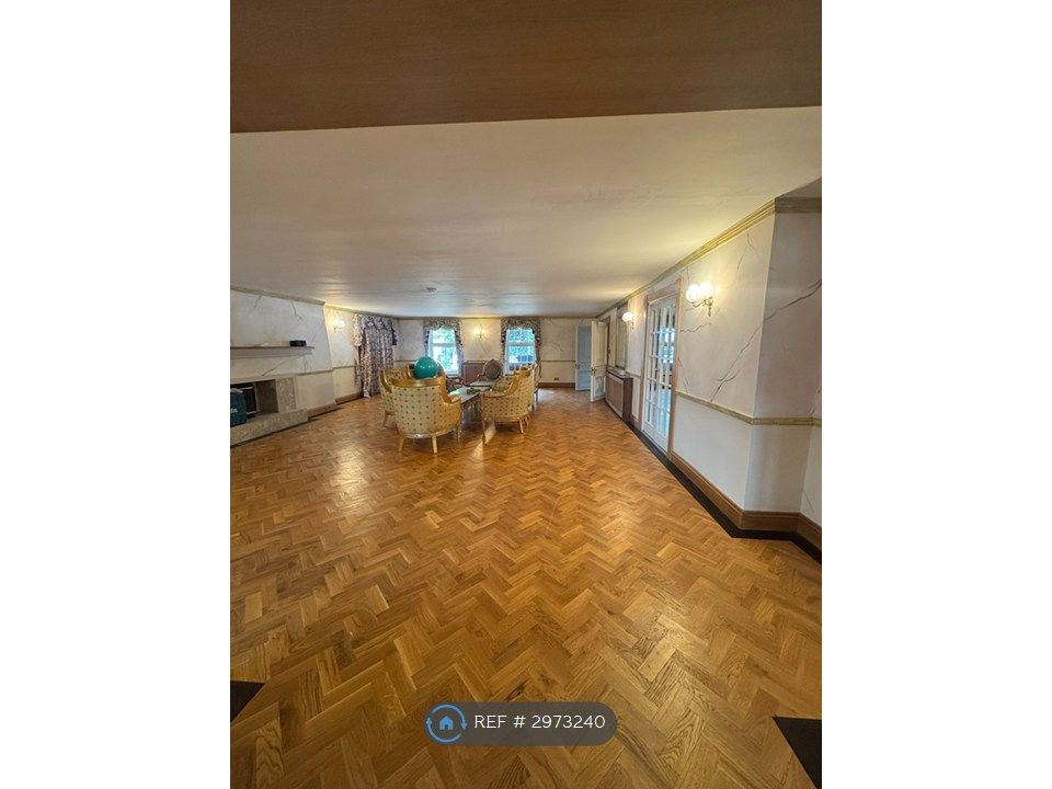 Property photo 2 of 33 Living Room