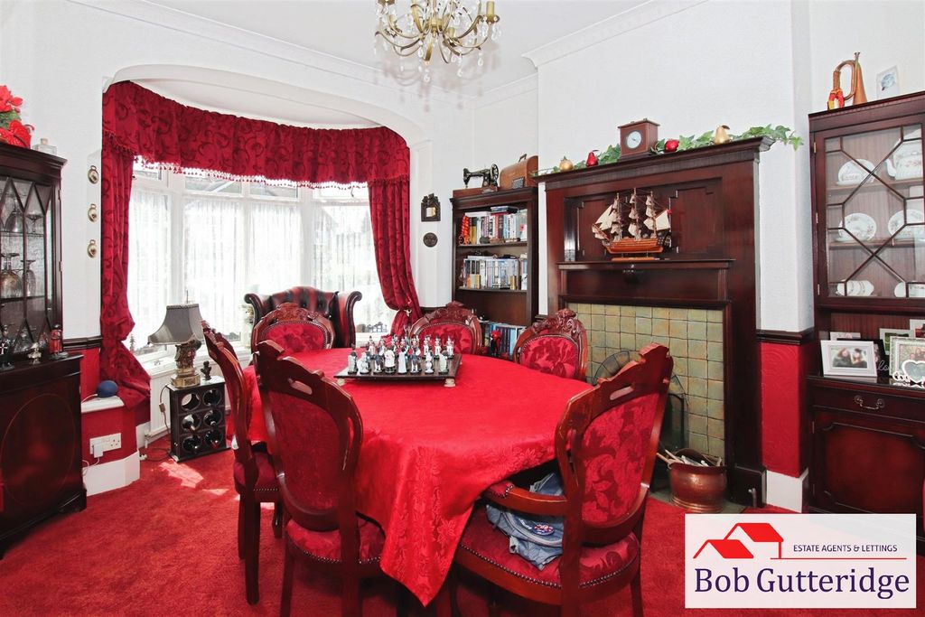 Property photo 2 of 32 Bay Fronted Dining Room