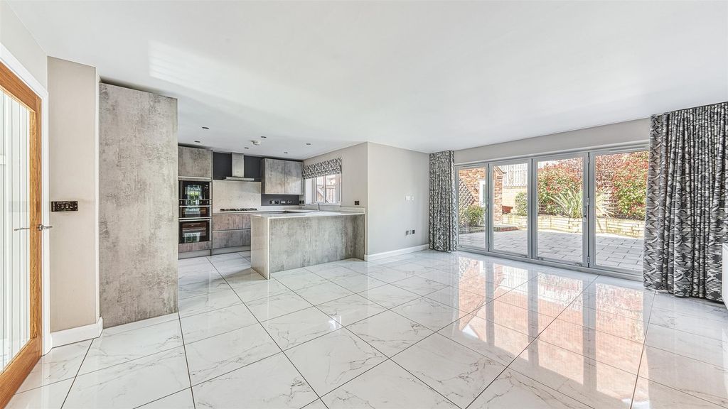 Property photo 3 of 36 E92A7888_Hdr.Jpg