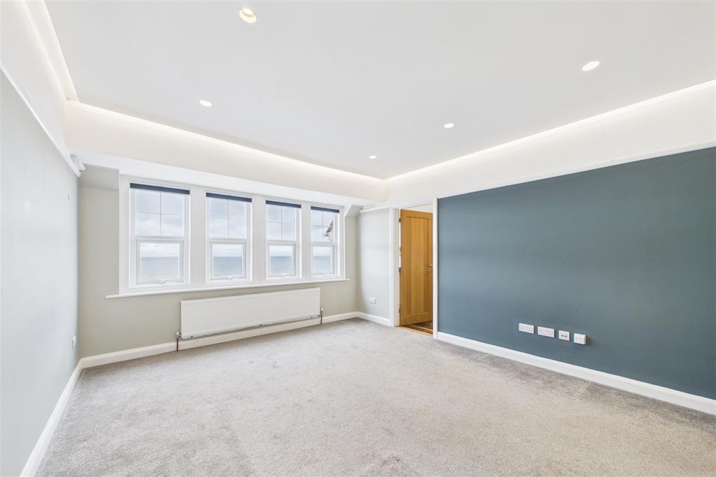 Property photo 3 of 21 Cam01894G0-Pr0236-Still015.Jpg