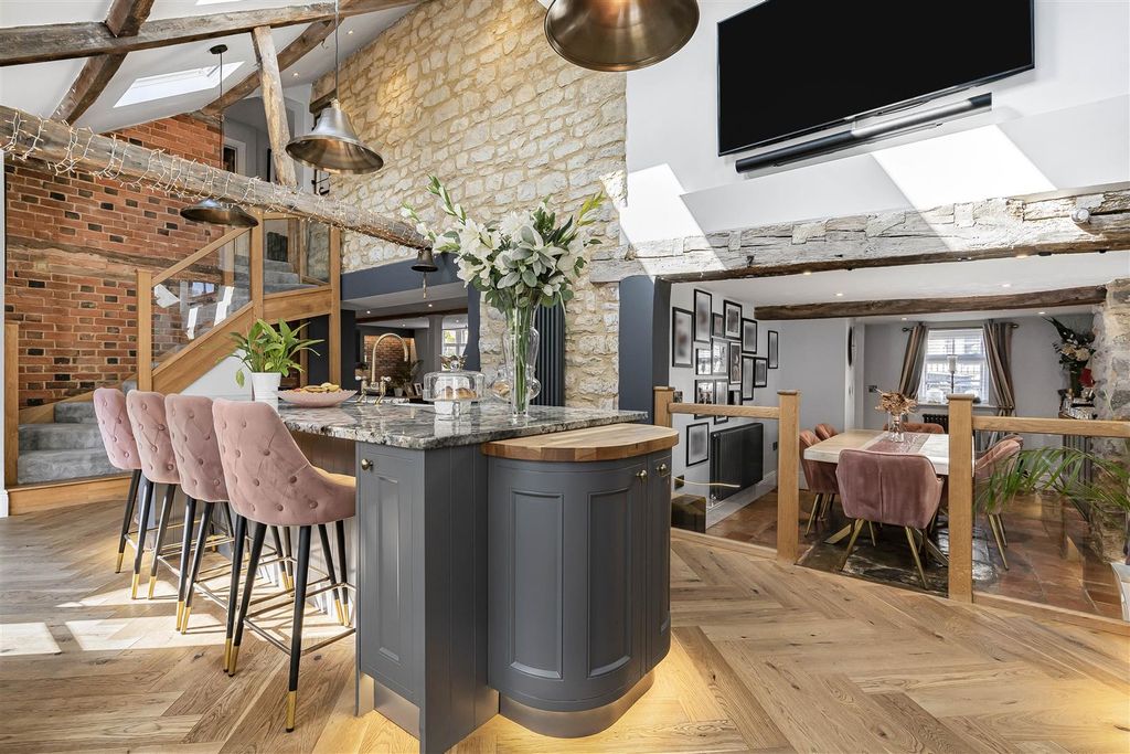 Property photo 3 of 46 47_62587.Jpg