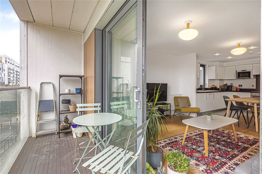 Property photo 3 of 23 Balcony