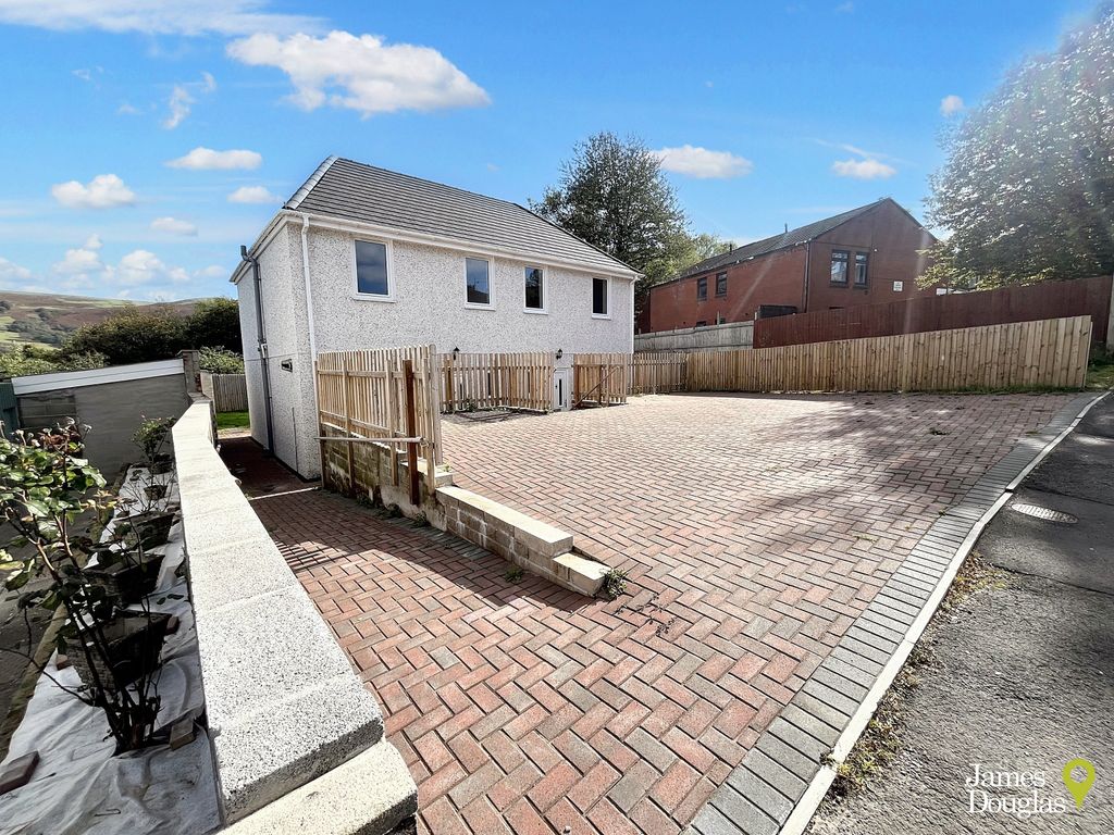 Property photo 1 of 20 Front1