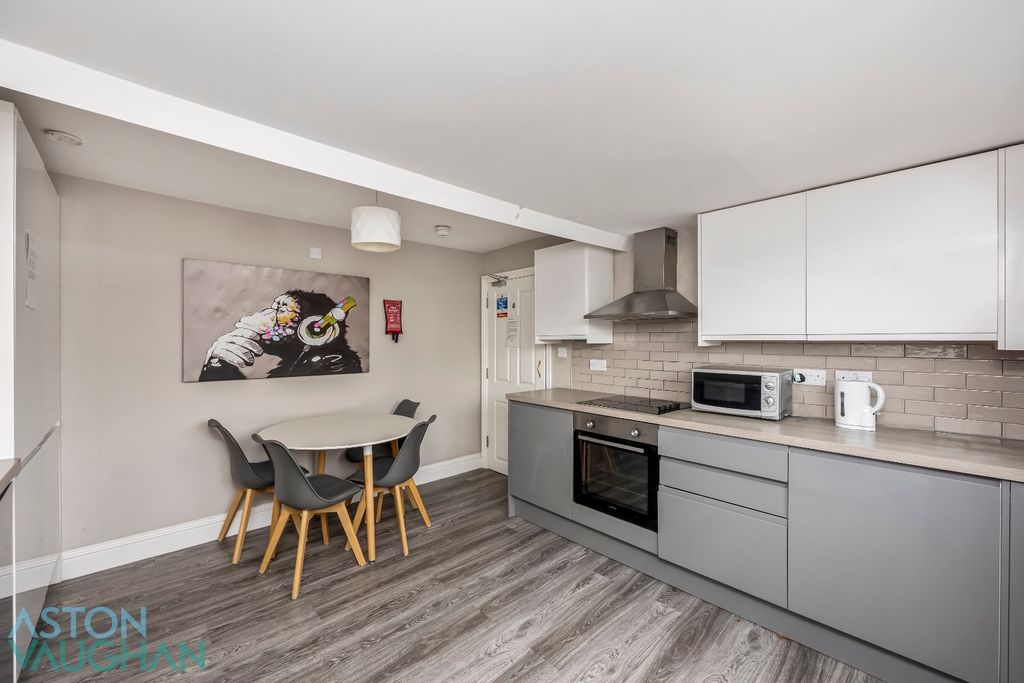 Property photo 2 of 9 4617551