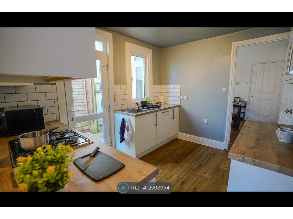 Property photo 2 of 35