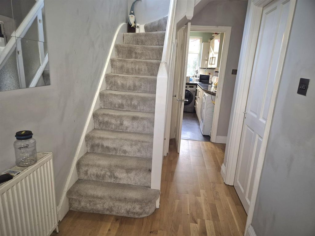 Property photo 2 of 9 Hallway.Jpg