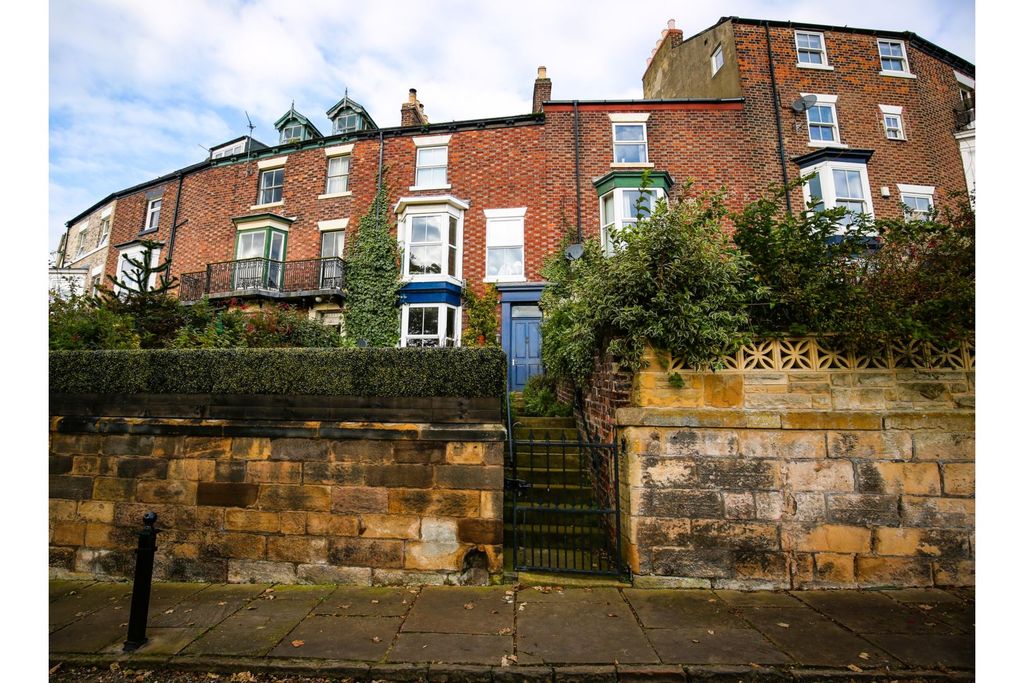 Property photo 1 of 31