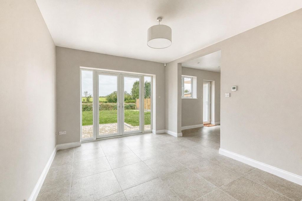 Property photo 2 of 28