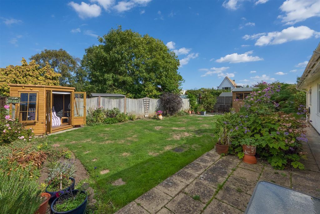 Property photo 3 of 19 Woodvale Avenue, Chestfield, Whitstable