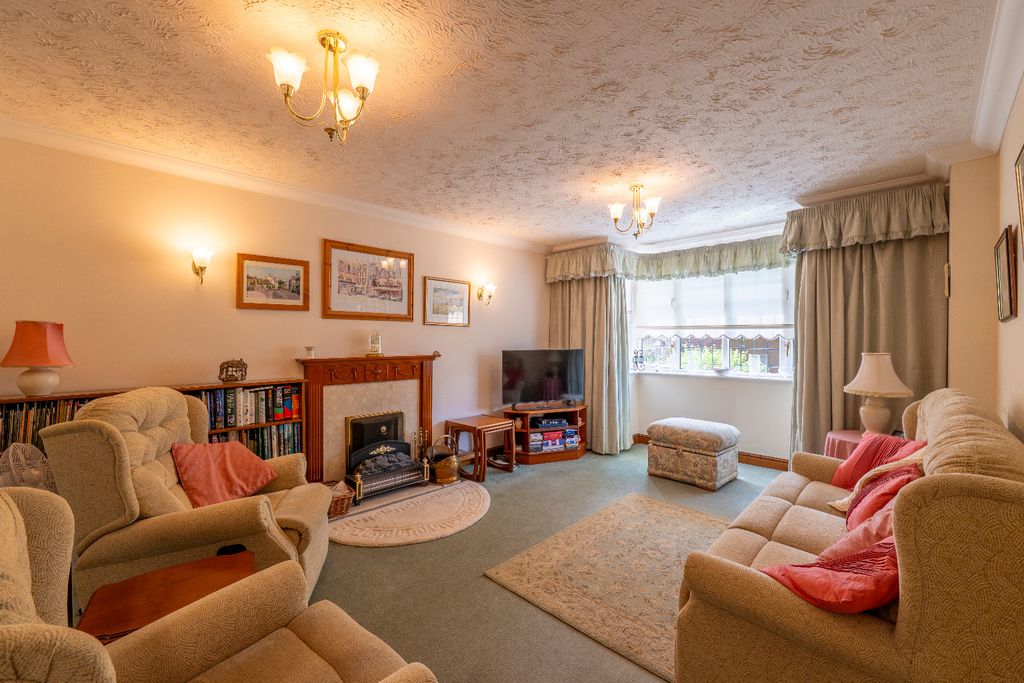 Property photo 2 of 19 4408704