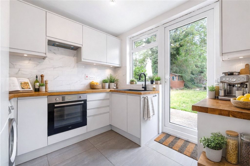 Property photo 2 of 14 Kitchen Ai Staged