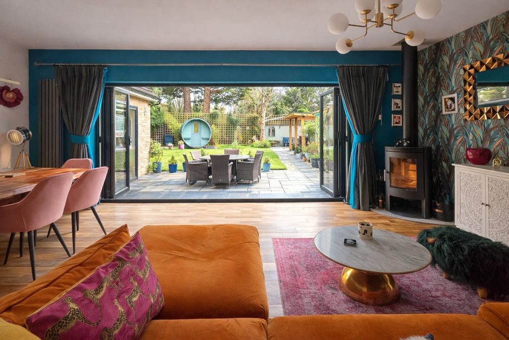 Property photo 2 of 25 Lounge/Diner