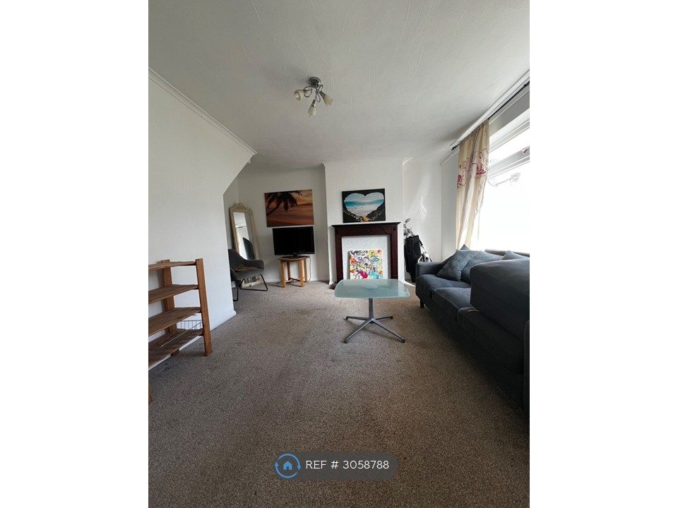 Property photo 3 of 13 Lounge