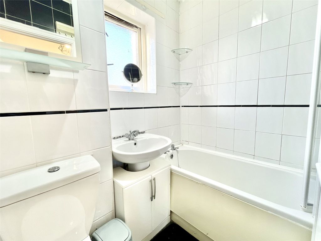 Property photo 3 of 16 Bathroom