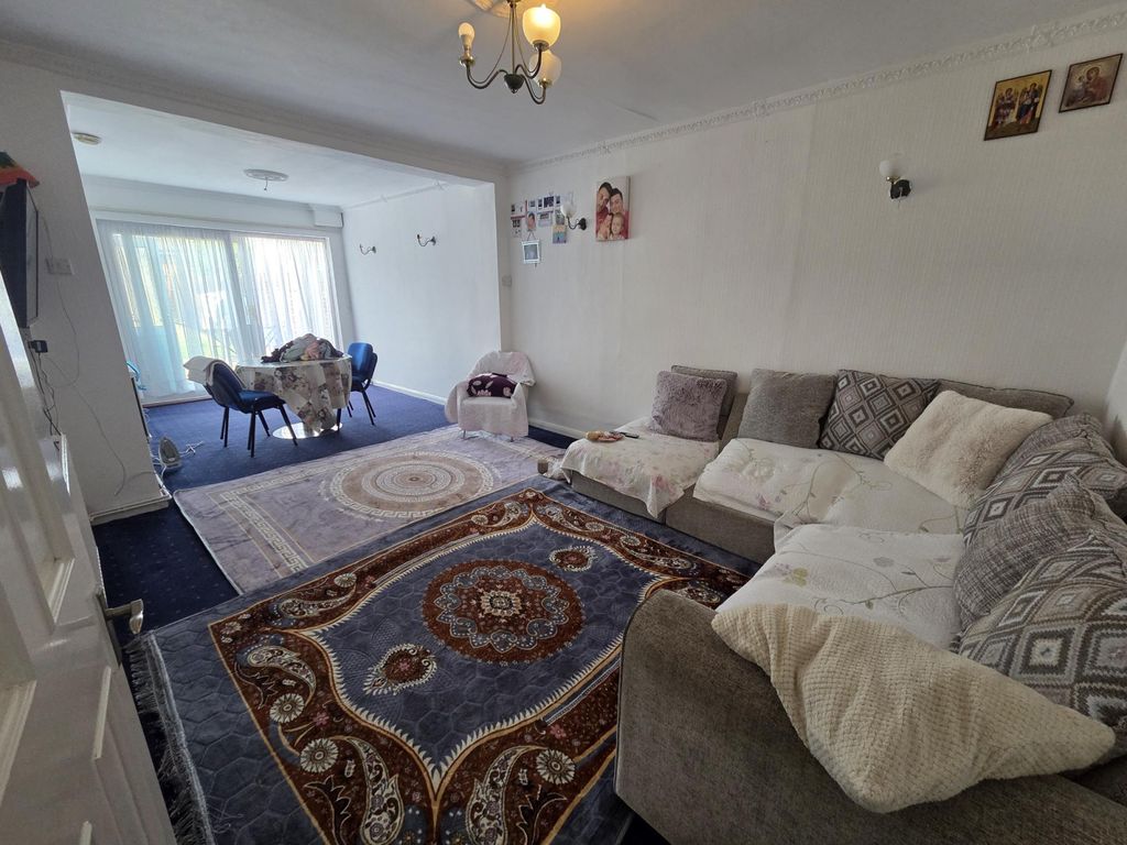 Property photo 3 of 19 Gallery
