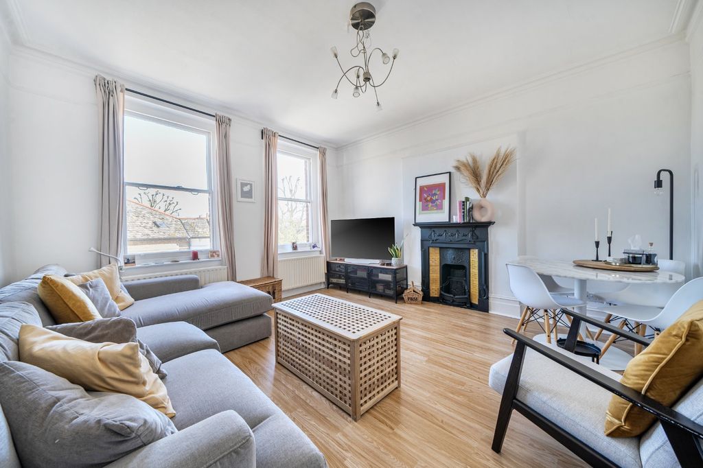 Property photo 2 of 19 Picture No. 16