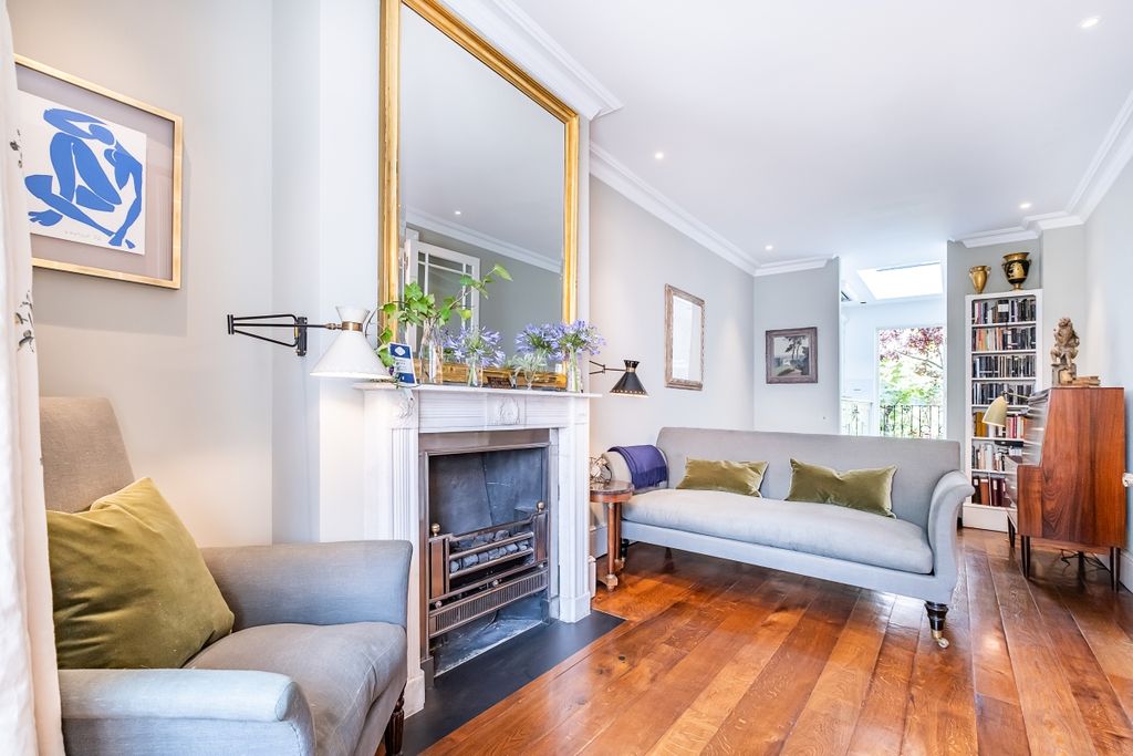 Property photo 1 of 33 Walton-Street-06