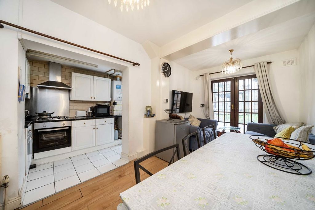 Property photo 3 of 8