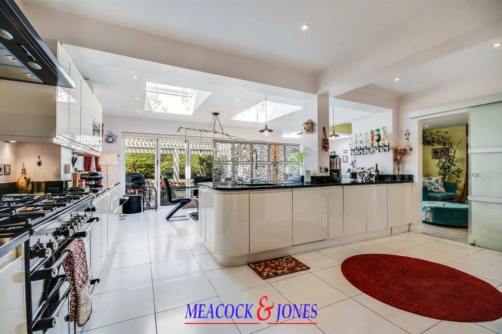 Additional image 8 of 5 bed detached house for saleHillwood Grove, Hutton Mount, Brentwood CM13