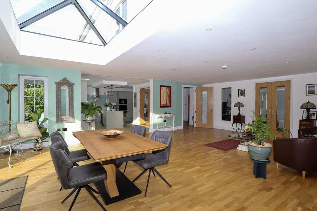 Property photo 3 of 46 Living Room