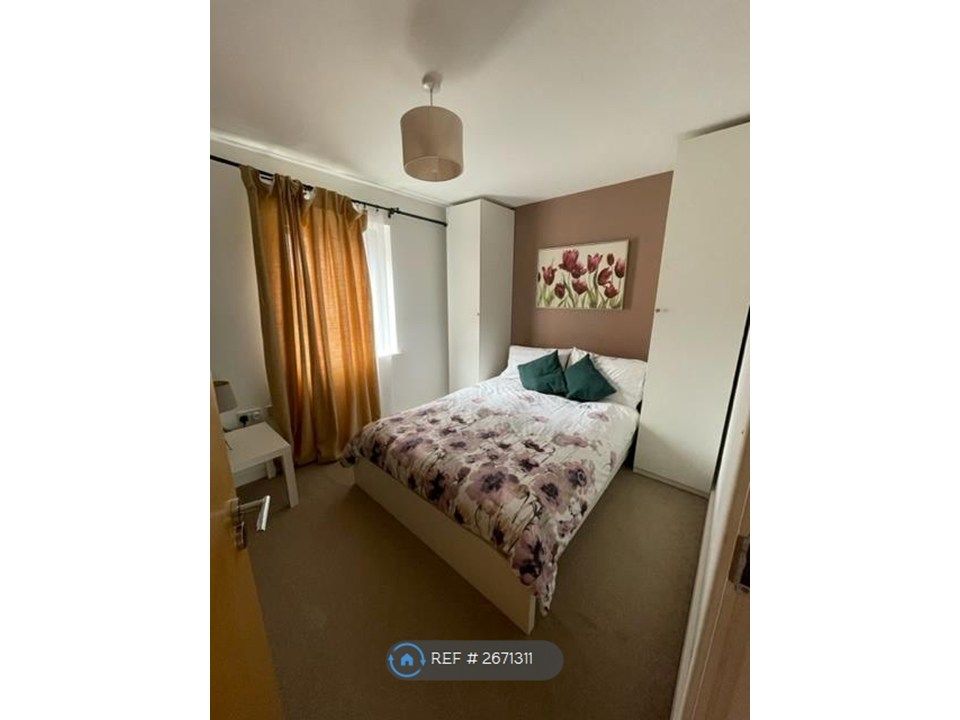 Property photo 3 of 10 Bedroom