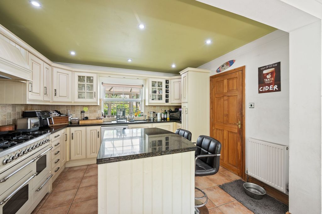 Property photo 3 of 38