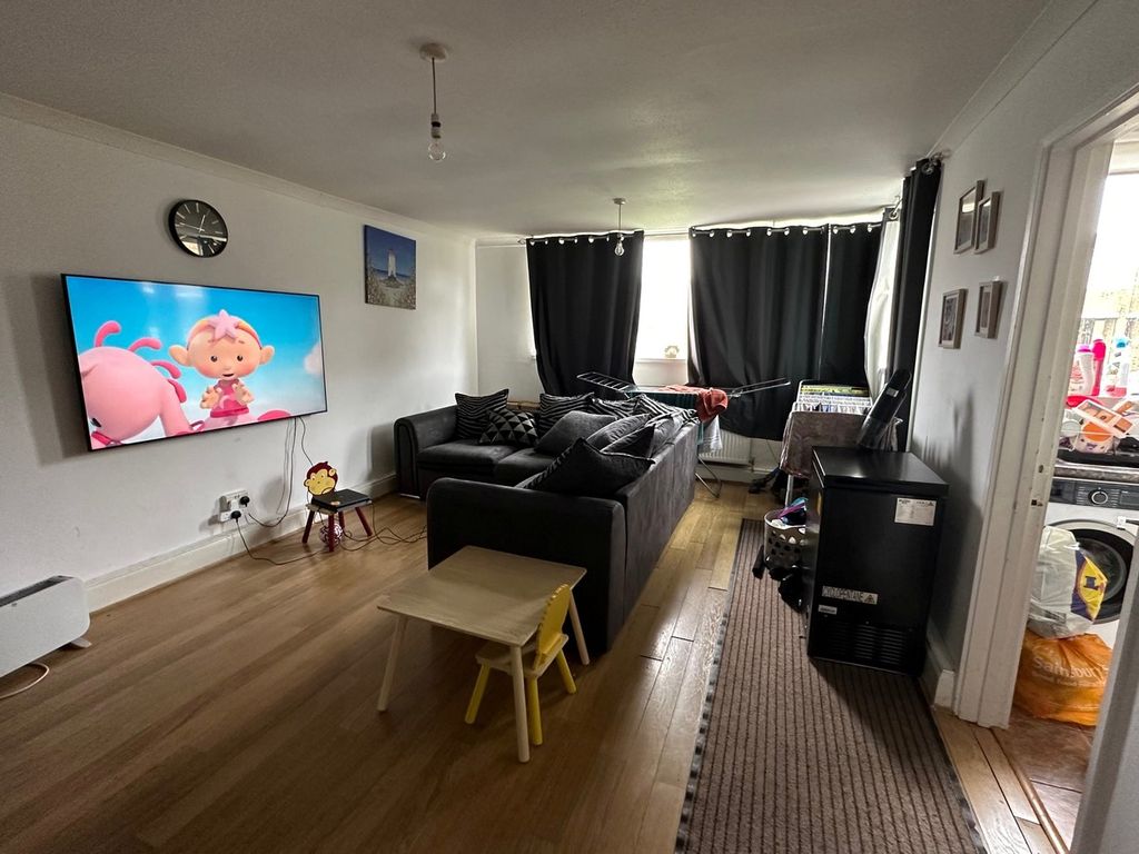 Property photo 2 of 8