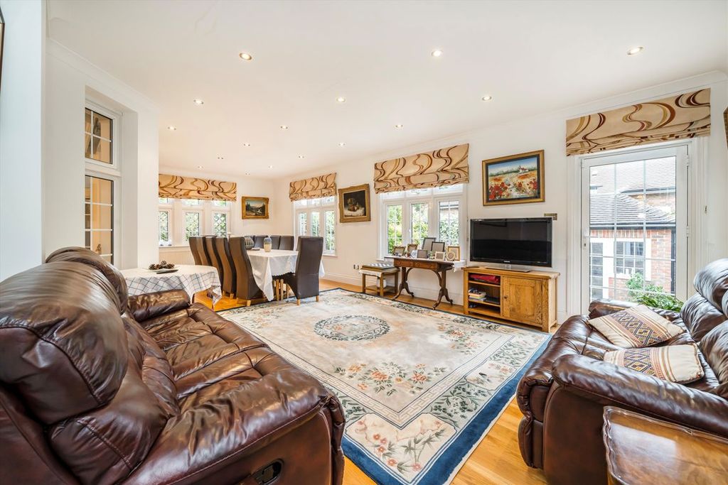 Property photo 3 of 23