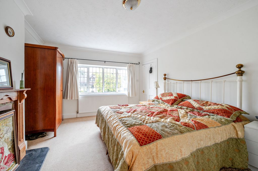 Additional image 6 of 3 bed flat for saleLedborough Lane, Beaconsfield HP9