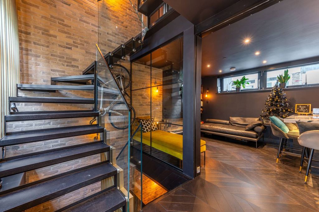 Property photo 3 of 24