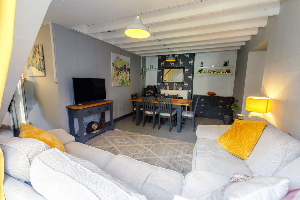 Property photo 2 of 28