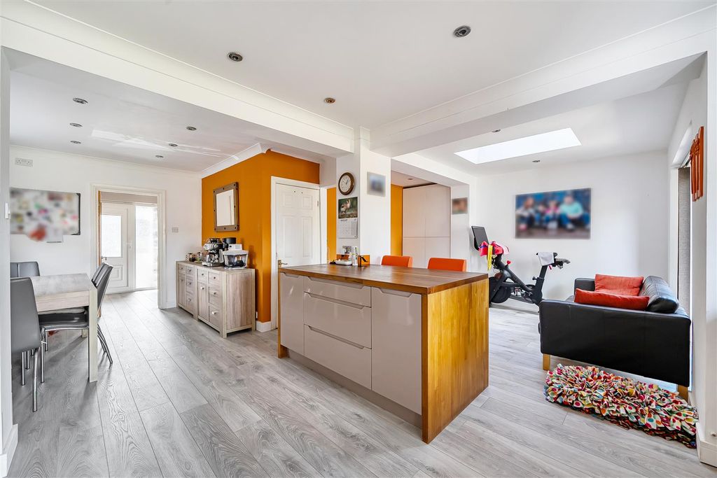 Property photo 2 of 23 Open Plan