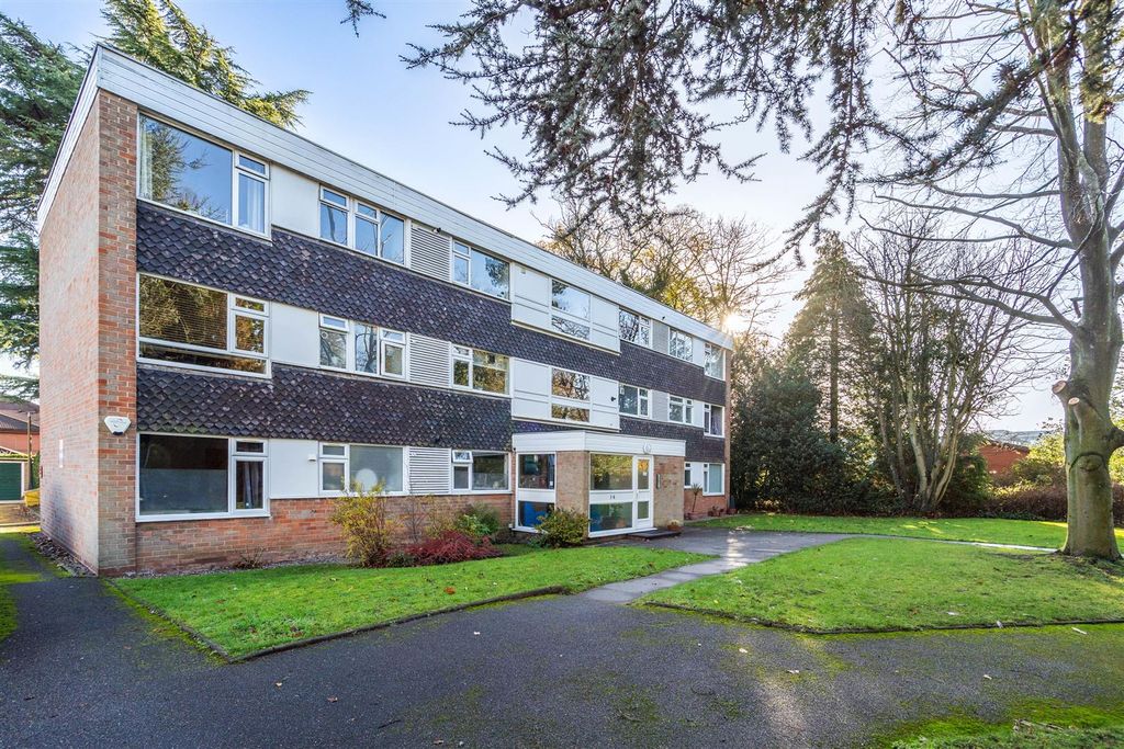 Property photo 1 of 12 6 Keresley Close_14.Jpg