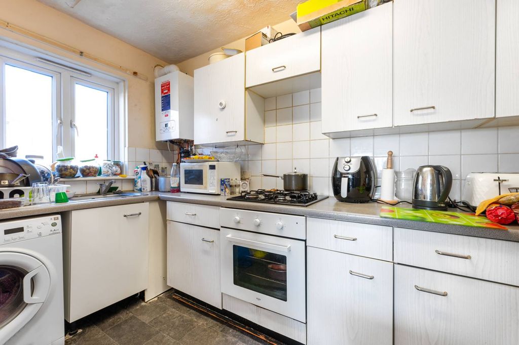 Property photo 3 of 7