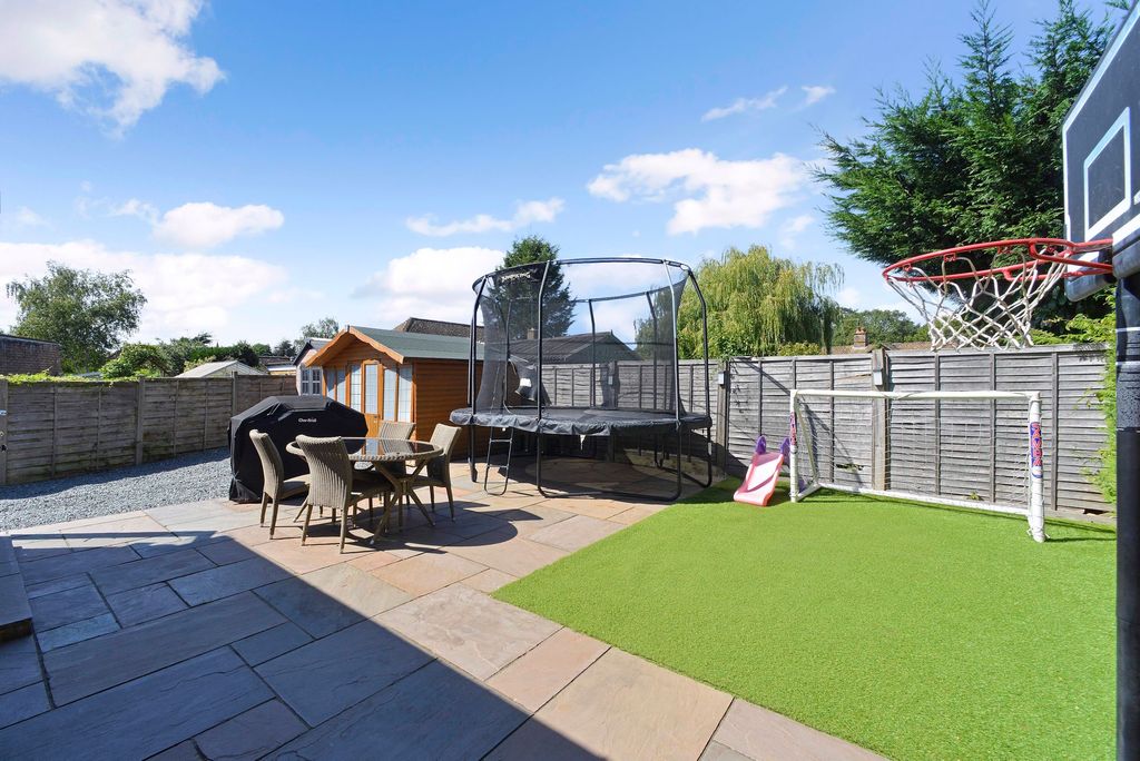 Property photo 3 of 18 Photo 11