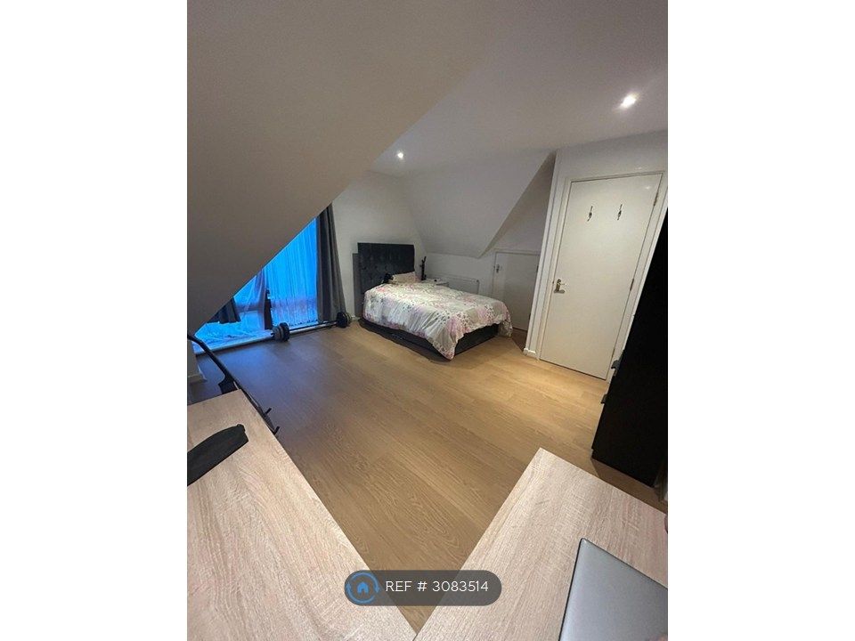 Property photo 3 of 19 Bedroom 1