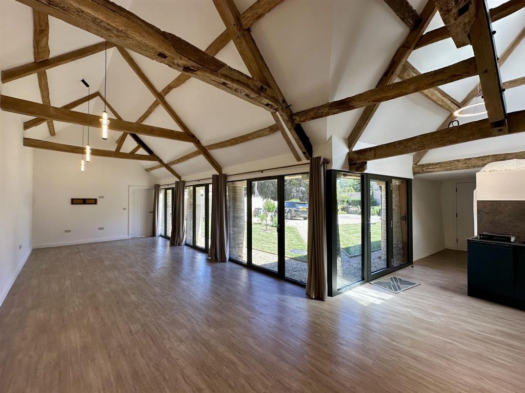 Property photo 2 of 18 8.Jpg
