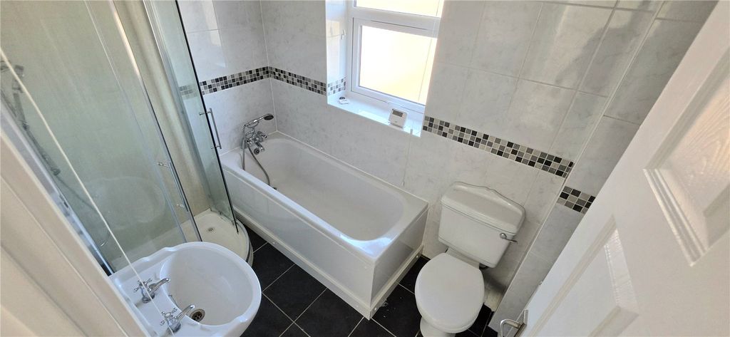 Property photo 2 of 16 Picture No. 12