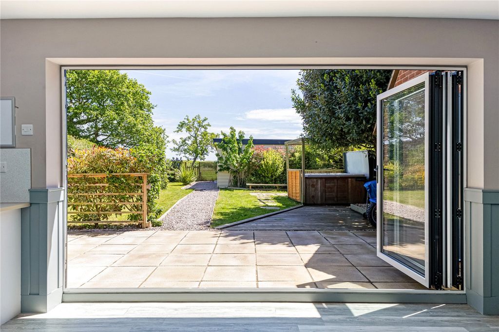 Property photo 3 of 20 Backgarden View