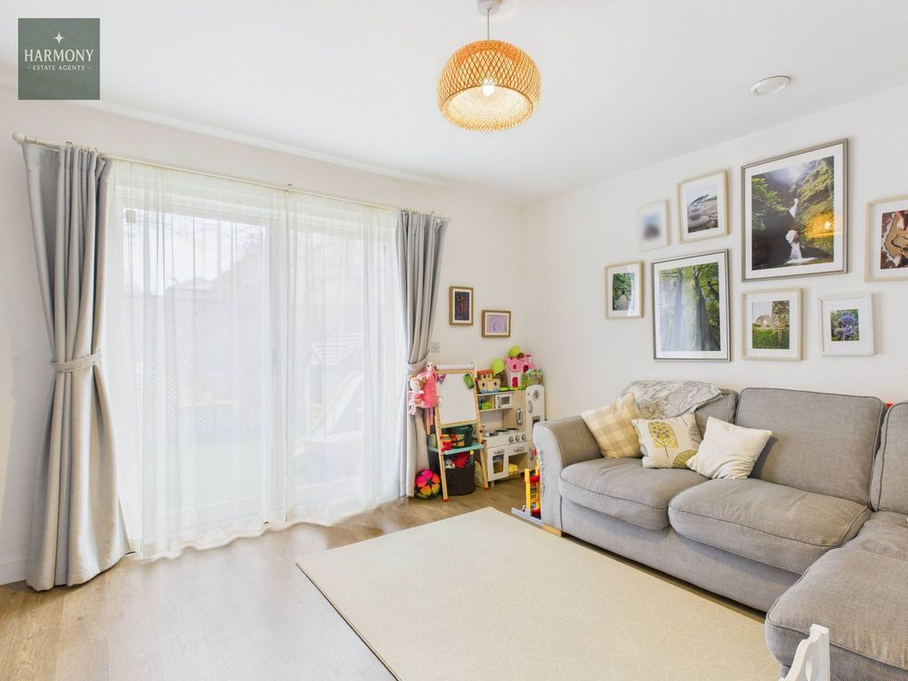 Property photo 3 of 27 Living Room