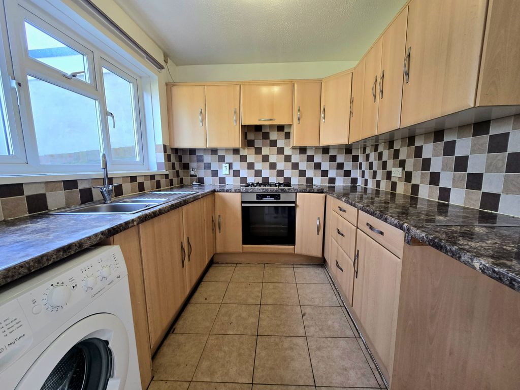 Property photo 3 of 7 5359Ab8B-27Fd-4584-8B6c-335ee145Ec09