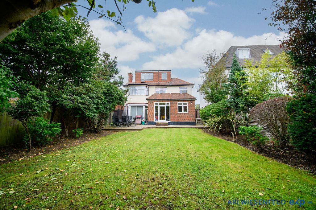 Property photo 2 of 18