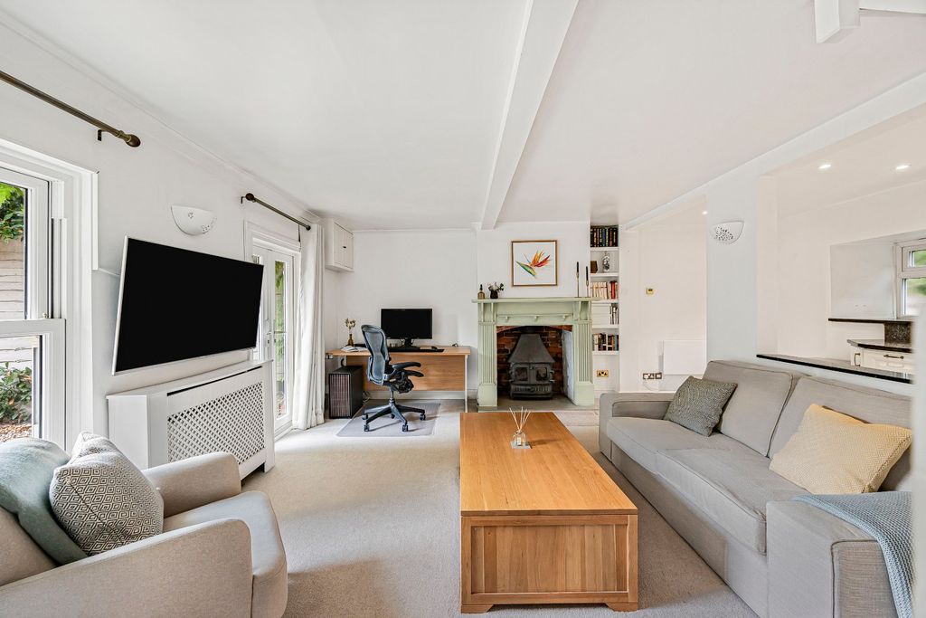 Property photo 1 of 13 Living Room