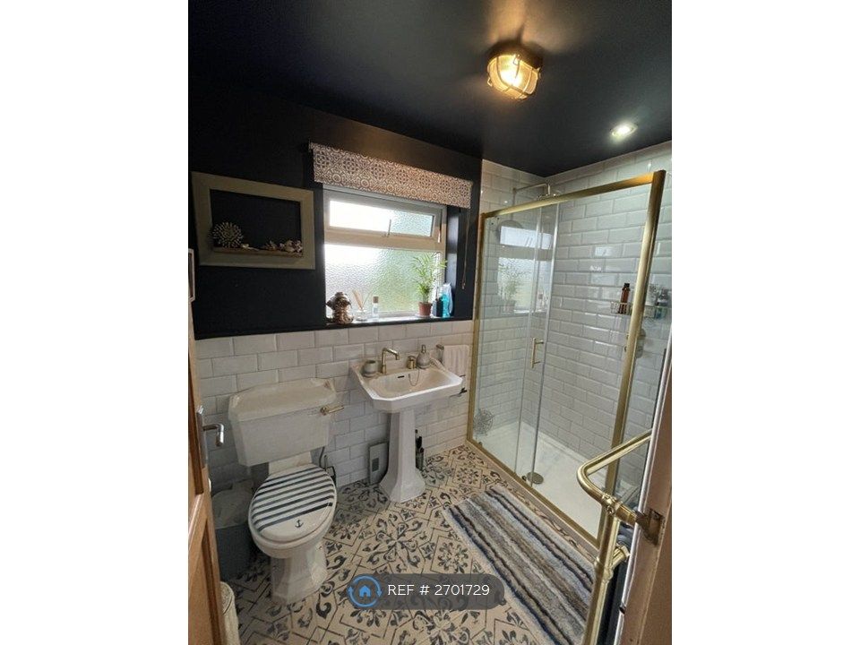 Property photo 2 of 8 Nautical Themed Huge Shower